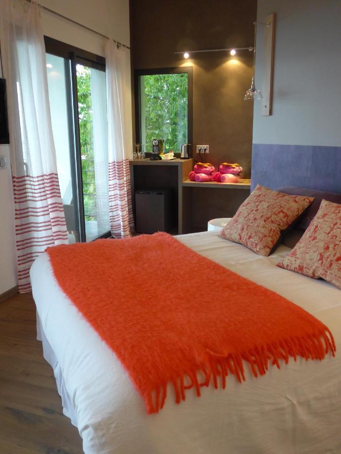 Le Clos Du Lac - Location De Chambres 维里尔·杜·拉克 外观 照片