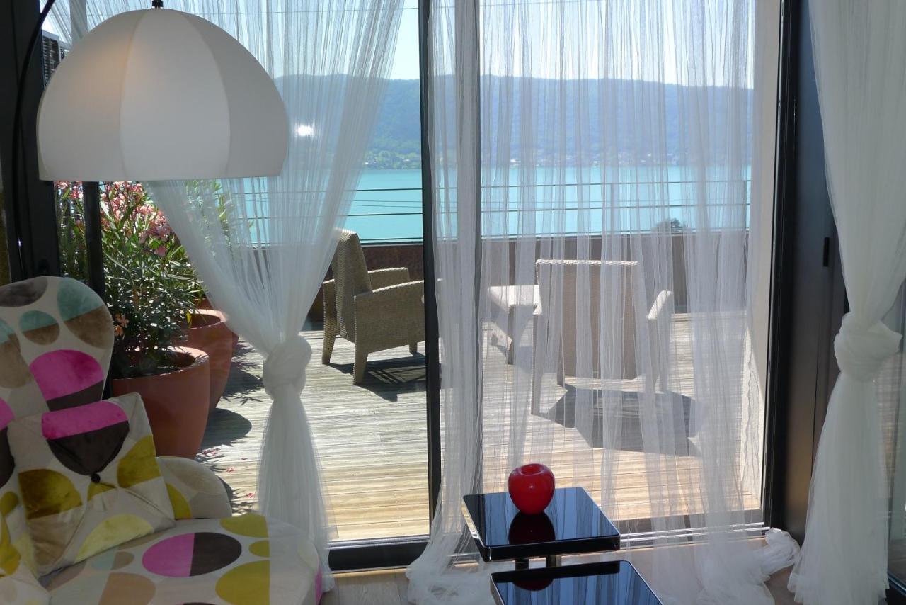 Le Clos Du Lac - Location De Chambres 维里尔·杜·拉克 外观 照片