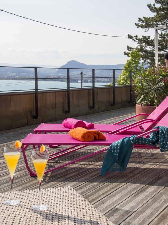 Le Clos Du Lac - Location De Chambres 维里尔·杜·拉克 外观 照片
