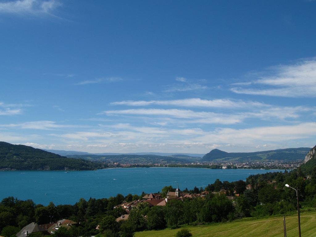 Le Clos Du Lac - Location De Chambres 维里尔·杜·拉克 外观 照片