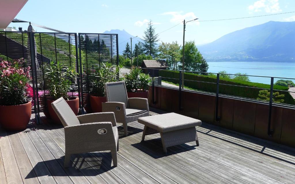 Le Clos Du Lac - Location De Chambres 维里尔·杜·拉克 外观 照片