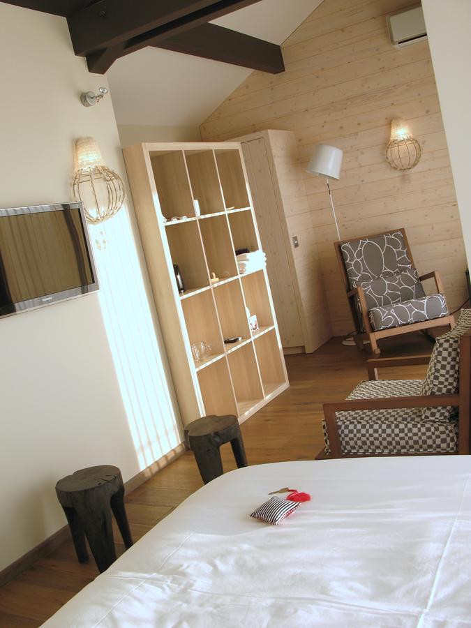 Le Clos Du Lac - Location De Chambres 维里尔·杜·拉克 客房 照片