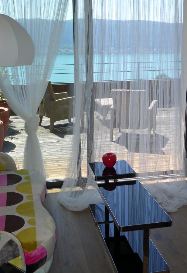 Le Clos Du Lac - Location De Chambres 维里尔·杜·拉克 外观 照片