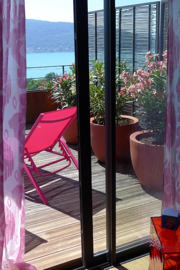 Le Clos Du Lac - Location De Chambres 维里尔·杜·拉克 外观 照片